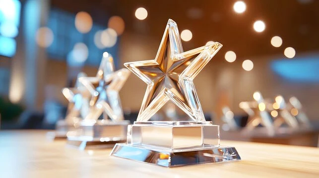 Cúp vinh danh pha lê