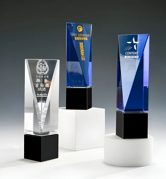 Cúp vinh danh pha lê