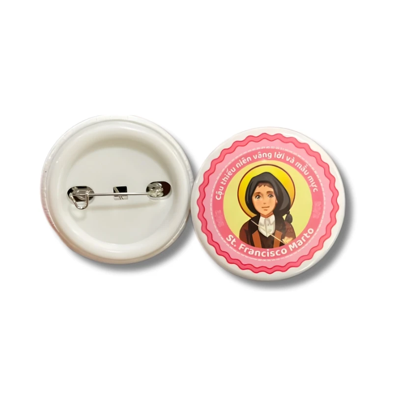 In logo huy hiệu nhựa kích thước 4.4cm